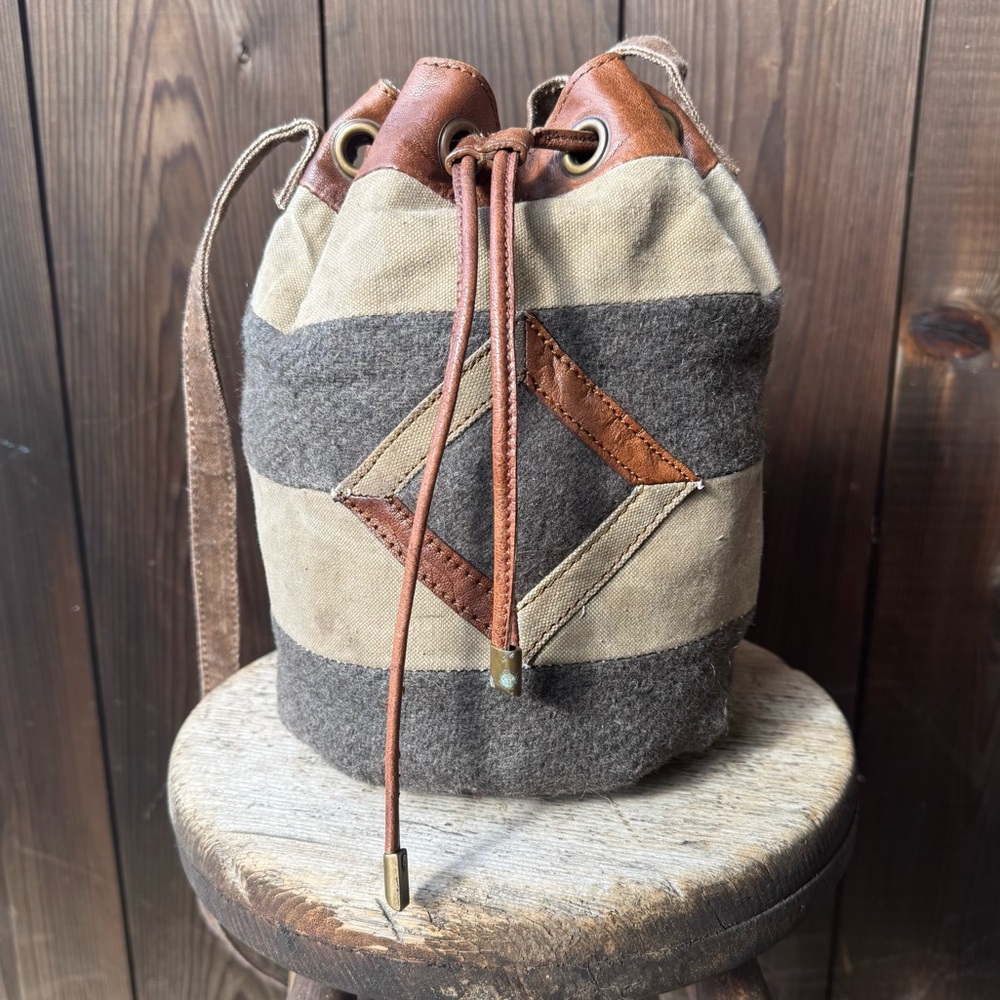 LEATHER/WOOL/COTTON BUCKET BAG